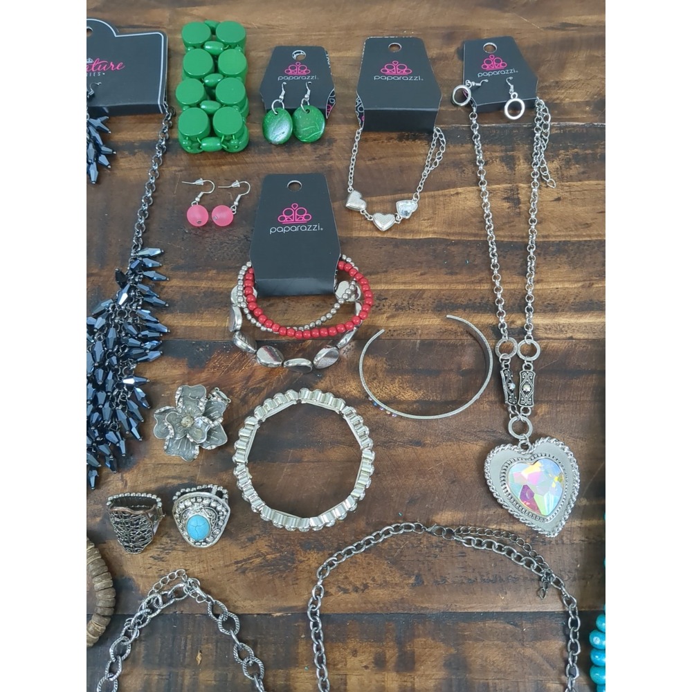 Lot Of Assorted Jewelry, Mostly Paparazzi, 23 Pieces rings, bracelets, necklaces - Picture 8 of 9